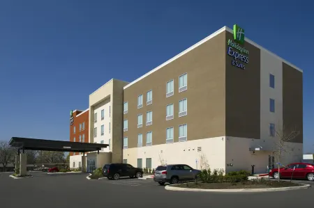 Holiday Inn Express & Suites New Braunfels