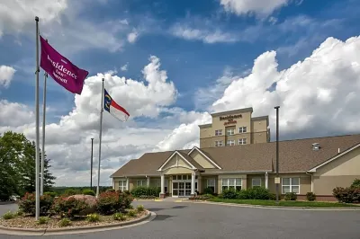 Residence Inn Charlotte Concord فنادق في كونكورد