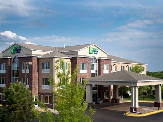 Holiday Inn Express & Suites Chanhassen Hotel Exterior