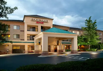 Courtyard Atlanta Alpharetta Hotels near Target