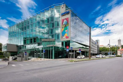 Park Inn by Radisson Meriton Conference Spa Tallin Отели рядом с достопримечательностью «Национальная библиотека Эстонии»