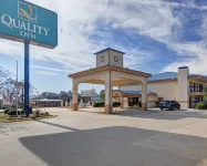 Quality Inn Marshall Hotels near Eastpark Shopping Center