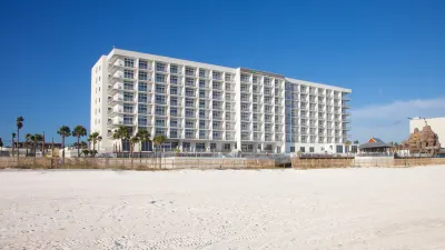 Holiday Inn Express & Suites Panama City Beach - Beachfront Отели в г. Панама Сити Бич