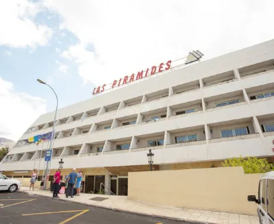 Apartamentos Pirámides Hotels near playa de la americas