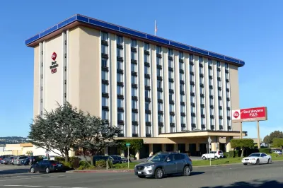 Best Western Plus Grosvenor Airport Hotel Hotel dekat Bandara Internasional Oakland