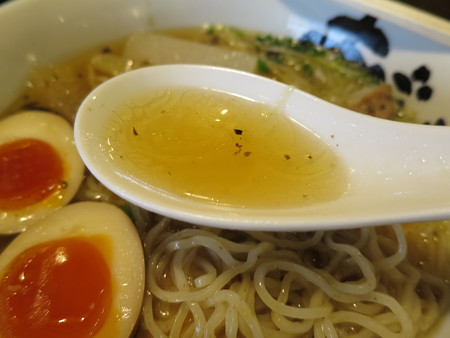 麺屋あごすけ 旨塩鶏麺（塩らーめん） 味付けたまごトッピング スープアップ