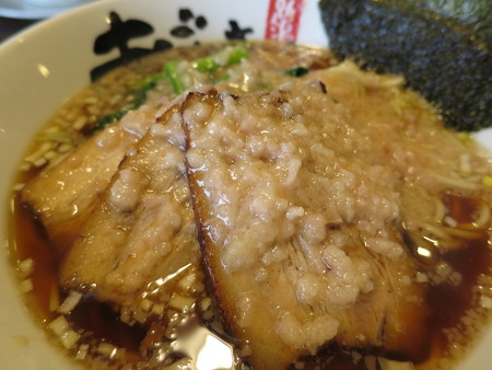 麺屋あごすけ 醤油背脂豚麺 アップ