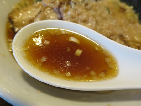 麺屋あごすけ 醤油背脂豚麺 スープアップ