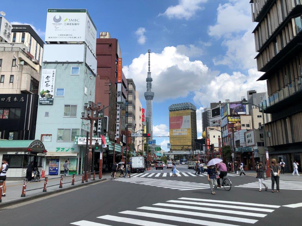 雷門から右へ