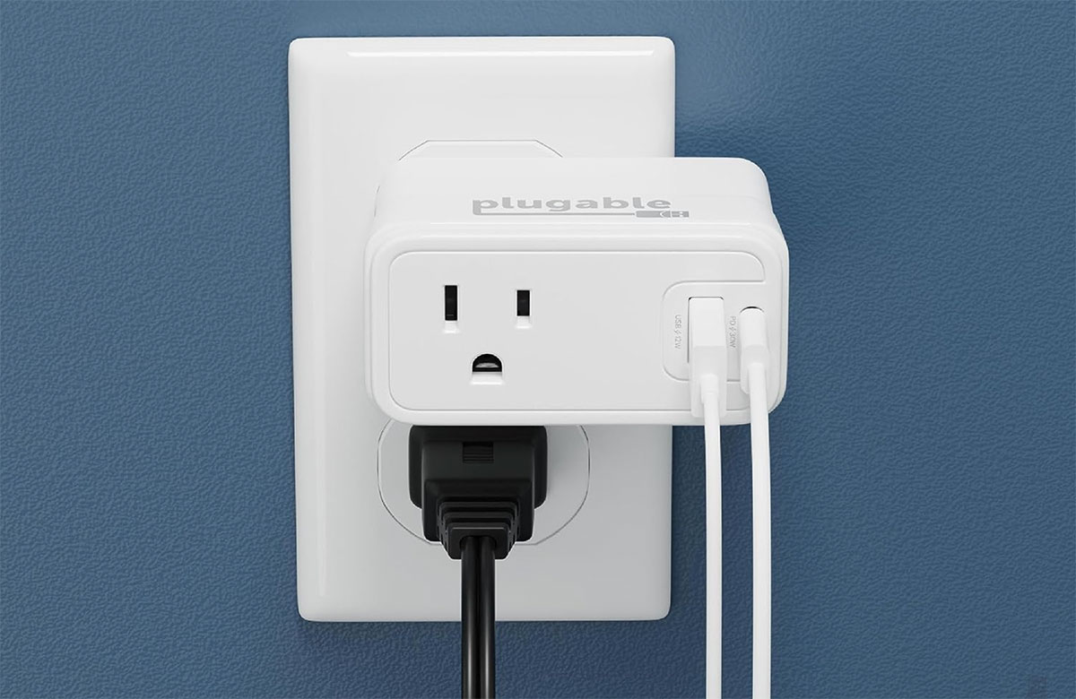 Plugable Wall Outlet Extender