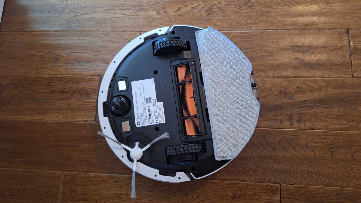 A top view of the EzViz RE5 Plus Robot Vacuum and Mop mopping plate installed.