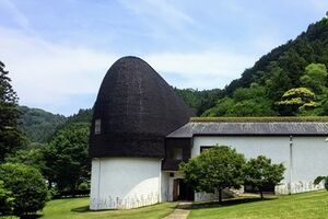 ねむの木こども美術館　どんぐり　ねむの木学園　ねむの木村