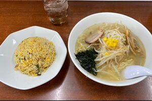 塩ラーメン+半チャーハン160円お得です『会津喜多方らーめん』