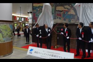 神戸〜大阪鉄道150年　鉄道開業直後の錦絵、ＪＲ神戸駅のモニュメントに