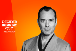 Jude Law Decider Interview for 'Skeleton Crew'