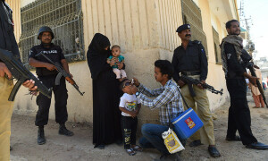 6 arrested after polio team ‘attacked’ by family in Karachi’s Korangi