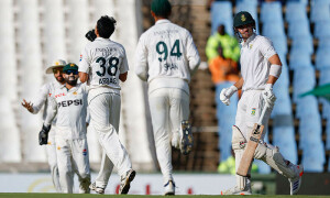 Bowlers bring Pakistan back into first Test in South Africa