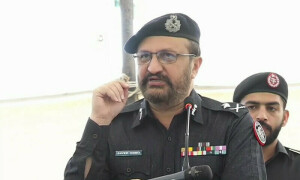 Karachi roads to be cleared before Maghrib, says city police chief on ongoing protests