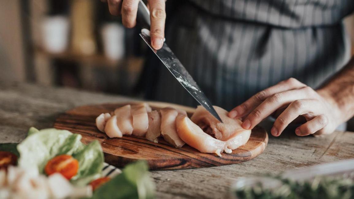 slicing raw chicken