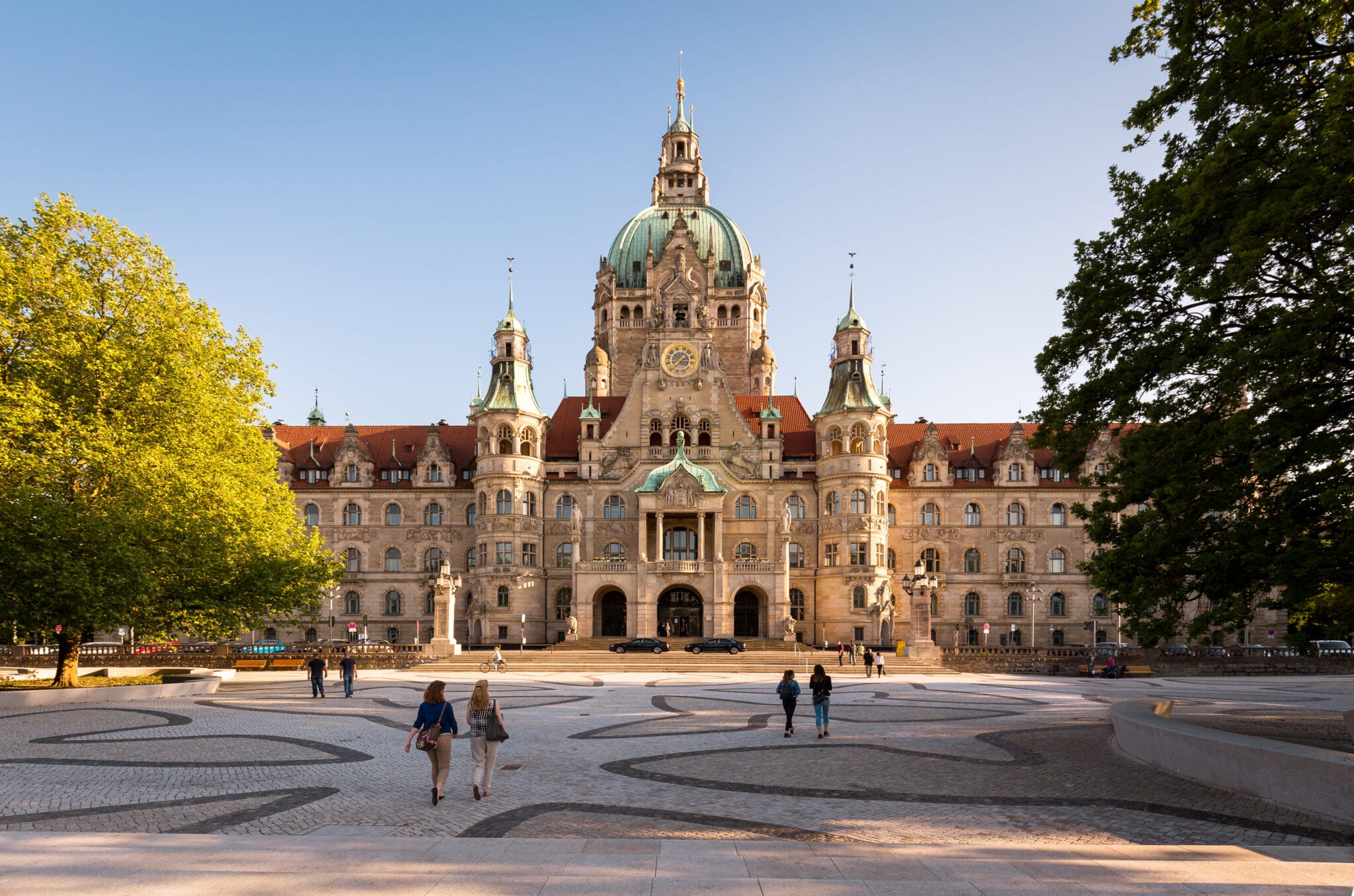 Toe aan een fijne citytrip dichtbij? Wij tippen je Hannover! Ontdek snel wat kunt zien & doen in deze o zo relaxte, groene Duitse stad...