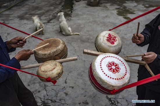 Making Dingtang drums in Shennongjia, Hubei