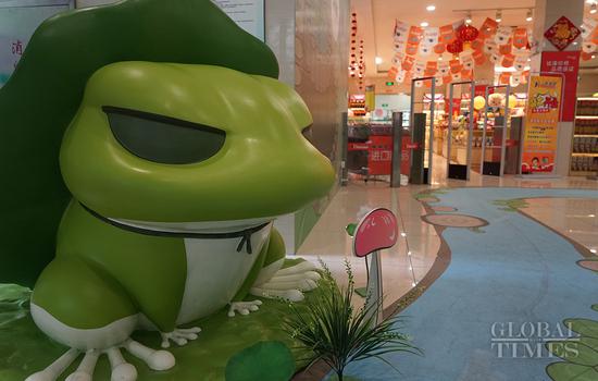 'Travelling frog' post office debuts in Shanghai