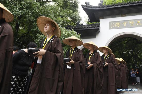 Monks participate in traditional mendicants' walk in Hangzhou