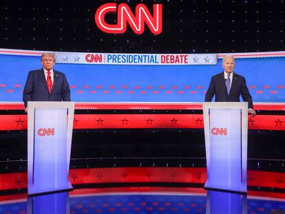 Donald Trump y Joseph Biden participan en el primer debate presidencial en Atlanta, Georgia (EE UU), el 27 de junio de 2024.