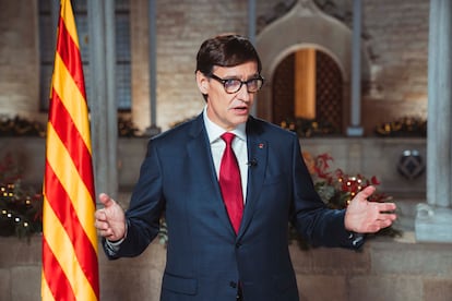 El presidente catalán, Salvador Illa, durante su primer discurso de fin de año, el 26 de diciembre de 2024 en el Palau de la Generalitat.