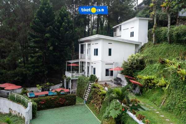 Villa Ry Puncak 4BR with Private Pool Promo Code