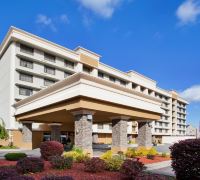 Holiday Inn Niagara Falls State Park Entry