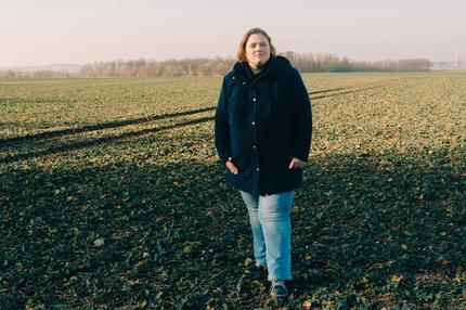 Schneppendorf: Dr. Susann Lucius auf einem Feld bei Schneppendorf, wo ein Kiestagebau entstehen soll ++++++++++<br /> Dr. Susann Lucius, Vorsitzende der Bürgerinitiative Schneppendorf Pro Natur auf den Feldern nördlich von Schneppendorf, auf denen ein Kiestagebau entstehen soll.