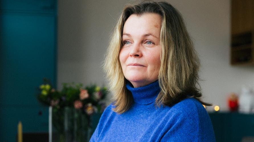 Katja Oskamp: Katja Oskamp, 54, in ihrer Berliner Wohnung