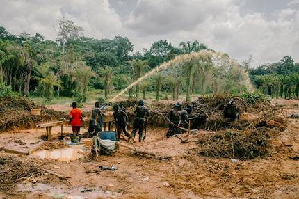 Goldabbau: Illegal gold mining close to Nyenase, Ghana. Nov 13 2024; Kasia Kim-Zacharko for NZZ/DIE ZEIT