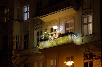 Dekoration: Weihnachtlich dekorierter Balkon