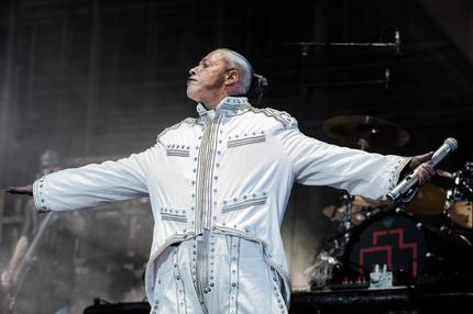 Rammstein: Till Lindemann im Jahr 2017 bei einem Konzert in Dänemark