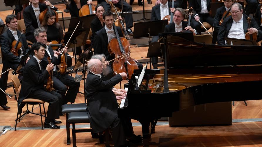 Daniel Barenboim: Daniel Barenboim und Martha Argerich im Konzert in der Berliner Philharmonie