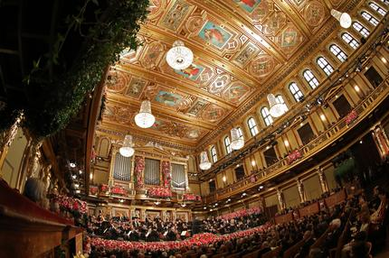 Neujahrskonzert: Dieses von den Wiener Philharmonikern zur Verfügung gestellte Foto zeigt Christian Thielemann, Dirigent aus Deutschland, bei der Leitung des Neujahrskonzerts 2024 der Wiener Philharmoniker im Großen Saal des Wiener Musikvereins in Wien, am 1.1.2024