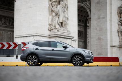 Autoverkehr: An SUV car drives on a street as Paris City Hall is to organise a public vote on SUV cars in the city, in Paris, France, February 2, 2024. REUTERS/Benoit Tessier