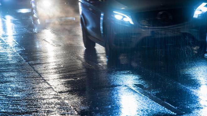 Wetter: Vorsicht vor Glätte auf den Straßen. (Symbolbild)