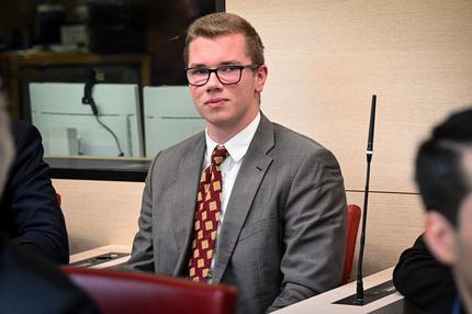 Verdacht auf Volksverhetzung: Daniel Halemba, Abgeordneter AfD, während einer außerordentlichen Sitzung am 31. Oktober 2023 im Bayerischen Landtag in München Platz