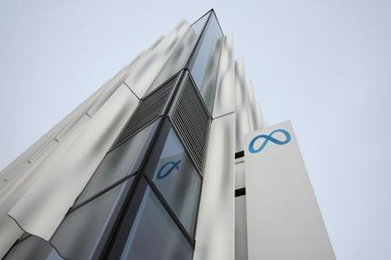 USA: MENLO PARK, CALIFORNIA - FEBRUARY 02: A security guard stands next to a sign at Meta headquarters on February 02, 2023 in Menlo Park, California. Facebook's parent company Meta reported better-than-expected fourth quarter earnings with $32.17 billion in revenue. The company's stock surged 23 percent for its best trading day in close to a decade.  (Photo by Justin Sullivan/Getty Images)