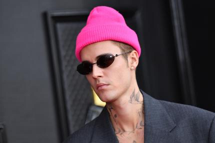 Justin Bieber: Canadian singer-songwriter Justin Bieber arrives for the 64th Annual Grammy Awards at the MGM Grand Garden Arena in Las Vegas on April 3, 2022. (Photo by ANGELA WEISS / AFP) (Photo by ANGELA WEISS/AFP via Getty Images)