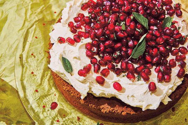 Schokoladenkuchen mit Mascarpone: Häufen Sie auf diesen Kuchen, was Sie wollen. Oder gerade dahaben.