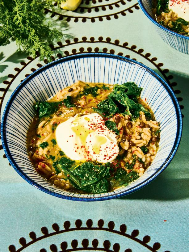 Linsensuppe mit Reis und Kräutern: Eine Suppe für gute Tischgespräche