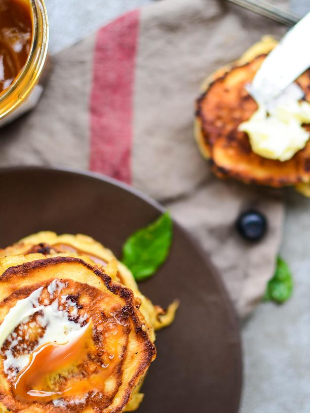 Pancakes: Bananenpancakes mit Salzbutter und Karamell