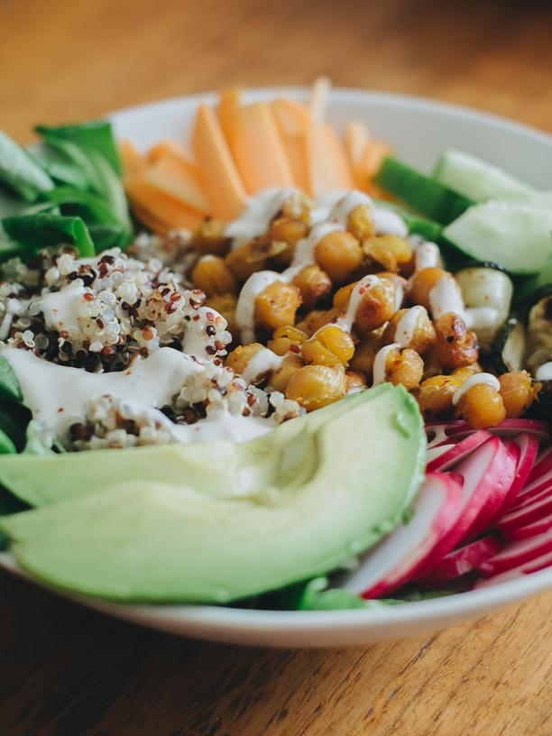 Food Trends: Buddha Bowl mit Kichererbsen und Quinoa