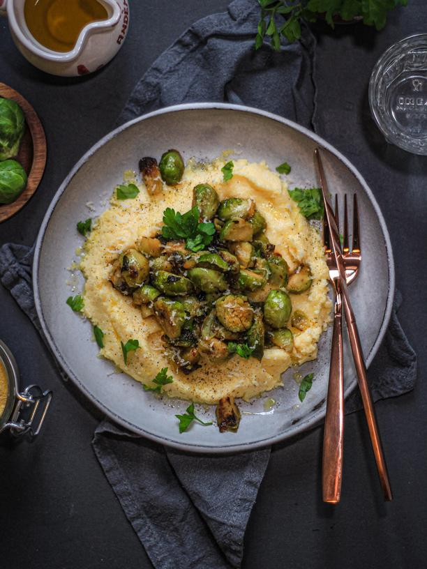 Glasierter Rosenkohl mit Polenta: Rosenkohl, aber lecker