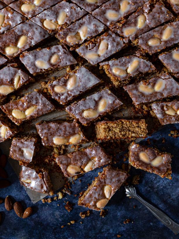 Elisenlebkuchen vom Blech: Saftige Lebkuchen, ganz ohne pappige Oblaten