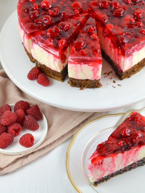 Mohn-Quark-Torte mit Himbeeren: Mohn-Topfen-Torte mit Himbeeren